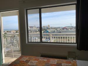 Ein Balkon oder eine Terrasse in der Unterkunft Sea Horse Inn and Cottages