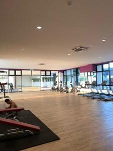 Fitness centrum a/nebo fitness zařízení v ubytování IOI Golf Suite + 34 fotografií