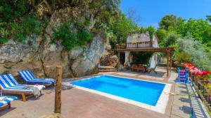 Bazén v ubytování El Tajil nebo v jeho okolí