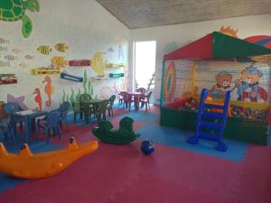 Habitación con sala de juegos con juego en Le Bon Vivant 108, en Arraial do Cabo
