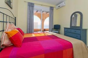 Tempat tidur dalam kamar di Mojacar, Spain. Penthouse apartment