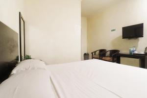 Tempat tidur dalam kamar di Hotel Gani