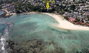 an aerial view of a beach with boats in the water at Villa Osumare Guest House in Flic-en-Flac