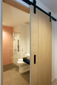 A bathroom at Port Canary Airport Hotel