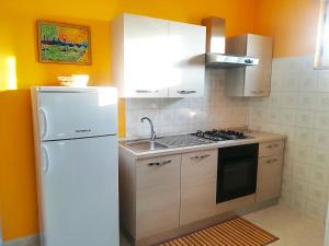 A kitchen or kitchenette at Near The Beach And The Center Of Otranto - Apartment Eleonora 5 Places