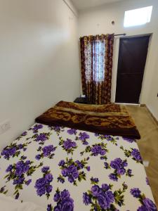 Letto o letti in una camera di Varah Square Guest House