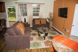 Khu vực ghế ngồi tại Jean's ( 1 or 2 B/R ) Condo, Sapphire Estate,Laborie ,St Lucia. Comfort in Style.