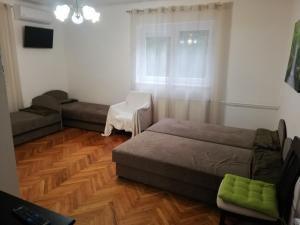 Postel nebo postele na pokoji v ubytování Örökzöld Apartman Szeged