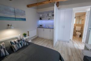 Kuchyňa alebo kuchynka v ubytovaní Caesar Apartments & Rooms