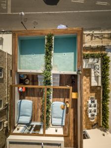 Posedenie v ubytovaní Shapes Luxury Suites