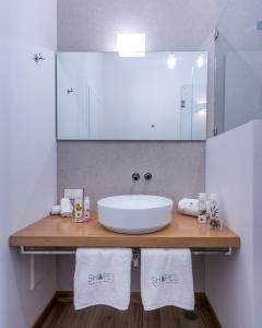 Kúpeľňa v ubytovaní Shapes Luxury Suites