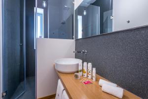 Kúpeľňa v ubytovaní Shapes Luxury Suites