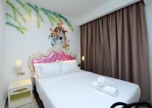 Postel nebo postele na pokoji v ubytování Hotel de Art USJ 21
