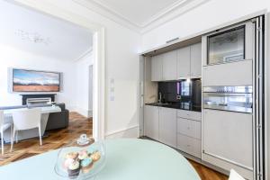 Kuchyň nebo kuchyňský kout v ubytování Swiss Luxury Apartments