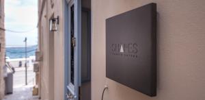 Fotografia z galérie ubytovania Shapes Luxury Suites v destinácii Ermoupoli