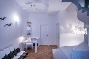 Posedenie v ubytovaní Shapes Luxury Suites