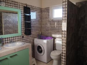 A bathroom at Villa Nefeli