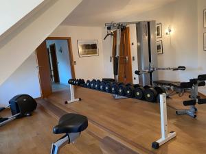 Fitness centrum a/nebo fitness zařízení v ubytování Brauereigasthof-Hotel Aying
