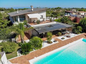an aerial view of a house with a swimming pool at B&B Valleluna in Trani