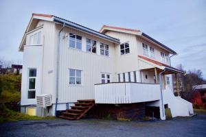 Afbeelding uit fotogalerij van Central Large Modern House With a View in Tromsø