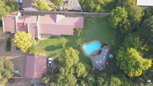 an aerial view of a house with a yard at Gluckman Drive Guesthouse in Welkom
