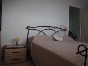 A bed or beds in a room at Villa Nefeli