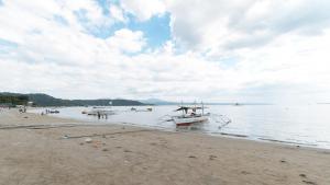 Photo de la galerie de l'établissement RedDoorz Plus Lagoon Resort Zambales, à Olongapo