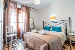 a bedroom with a large bed with blue pillows at Veronica Centro in Granada