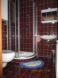 Kúpeľňa v ubytovaní Ferienwohnung A 55 m2