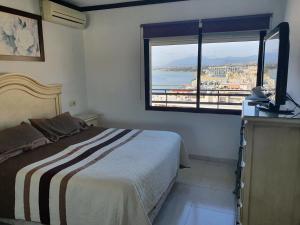 Voodi või voodid majutusasutuse Apartamentos Mediterraneo toas