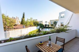 Ban công/sân hiên tại Paradise Home by Seewest