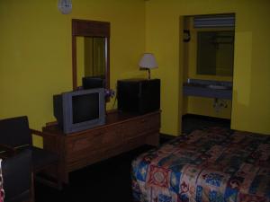TV tai viihdekeskus majoituspaikassa Hollywood Motel