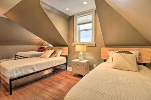 Tempat tidur dalam kamar di Ely Getaway Near Town, Lakes, and Outdoor Recreation