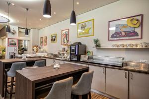 Kuhinja oz. manjša kuhinja v nastanitvi Hôtel d'Orléans