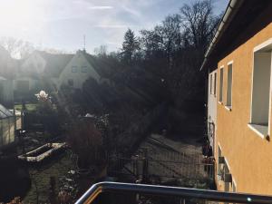 a view of a yard with a house and trees at XXL Deluxe Living 125qm bei Nürnberg in Roßtal