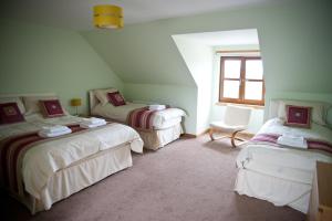 เตียงในห้องที่ Bamflatt Farm Bed & Breakfast