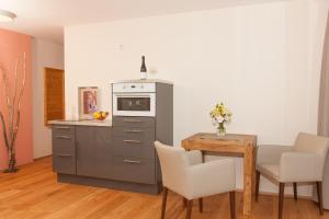 Kuchyň nebo kuchyňský kout v ubytování Hotel Garni Berghof