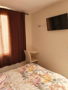 TV a/nebo společenská místnost v ubytování Hostal Puerta Carmona
