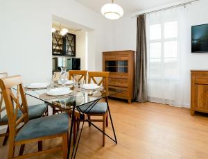 Kuchyňa alebo kuchynka v ubytovaní Apartamenty EverySky - Górna 8 + 6 fotografií