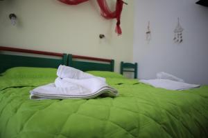 a green bed with towels on top of it at Maistrali in Karavostasi