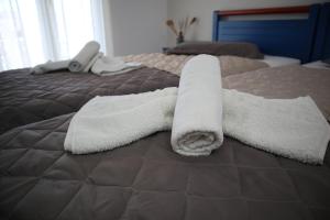 a couple of towels are laying on a bed at Maistrali in Karavostasi