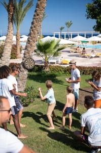 Three Corners Equinox Beach Resort vendégei