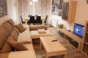 A television and/or entertainment centre at Apartamento Nuevo con Encanto