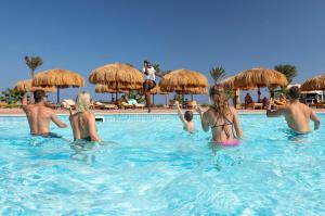Three Corners Sea Beach Resort vendégei