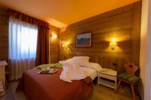 Albergo Gran Paradiso tesisinde bir odada yatak veya yataklar