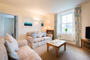Televisyen dan/atau pusat hiburan di Popham Cottage in Cornwall