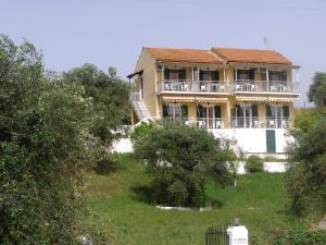 Ogród w obiekcie Evridiki Apartments