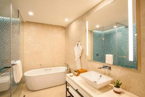Hyatt Regency Thrissur的一间浴室