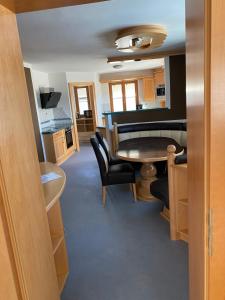 Kuchnia lub aneks kuchenny w obiekcie Appartment Schmidl