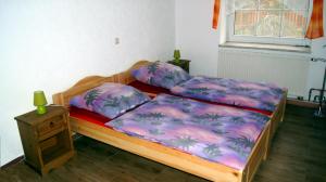 Postel nebo postele na pokoji v ubytování Gästewohnung am Thümmlitzwald